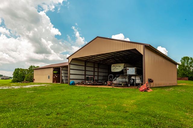 1629 Rock Bridge Rd, Bethpage, TN 37022