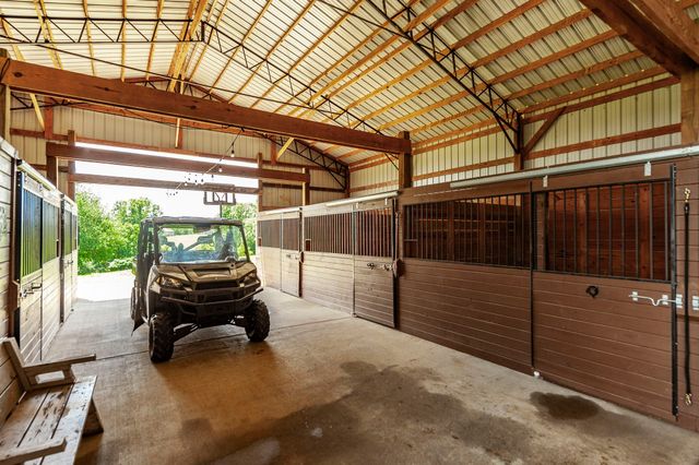 1629 Rock Bridge Rd, Bethpage, TN 37022