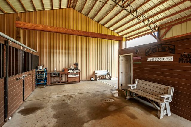 1629 Rock Bridge Rd, Bethpage, TN 37022