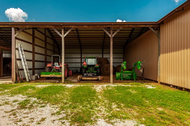 1629 Rock Bridge Rd, Bethpage, TN 37022