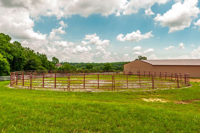 1629 Rock Bridge Rd, Bethpage, TN 37022