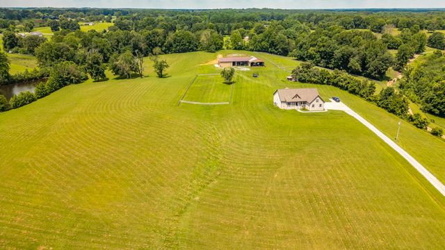 1629 Rock Bridge Rd, Bethpage, TN 37022