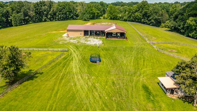 1629 Rock Bridge Rd, Bethpage, TN 37022
