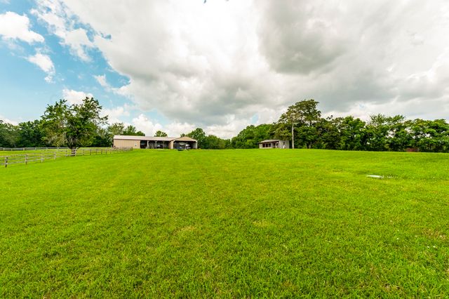 1629 Rock Bridge Rd, Bethpage, TN 37022