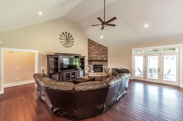 1629 Rock Bridge Rd, Bethpage, TN 37022