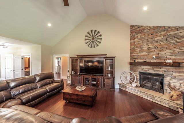 1629 Rock Bridge Rd, Bethpage, TN 37022