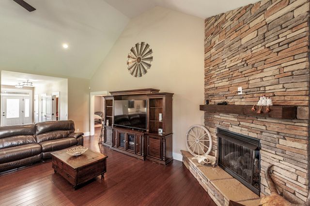 1629 Rock Bridge Rd, Bethpage, TN 37022