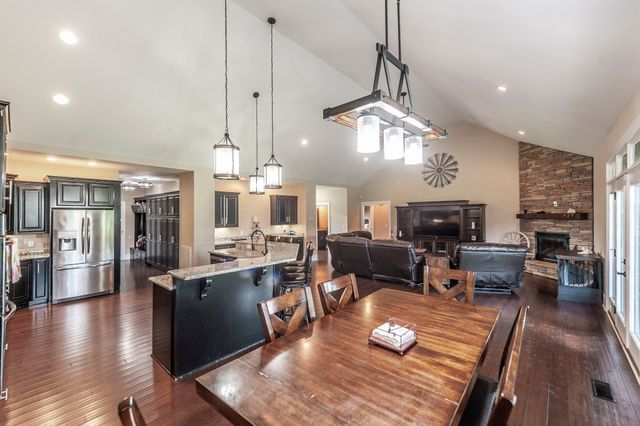 1629 Rock Bridge Rd, Bethpage, TN 37022