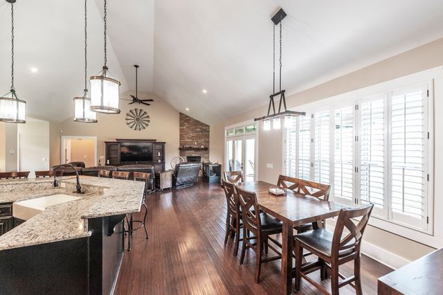 1629 Rock Bridge Rd, Bethpage, TN 37022