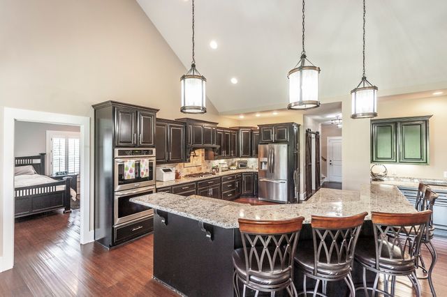 1629 Rock Bridge Rd, Bethpage, TN 37022