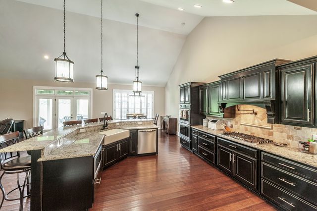 1629 Rock Bridge Rd, Bethpage, TN 37022