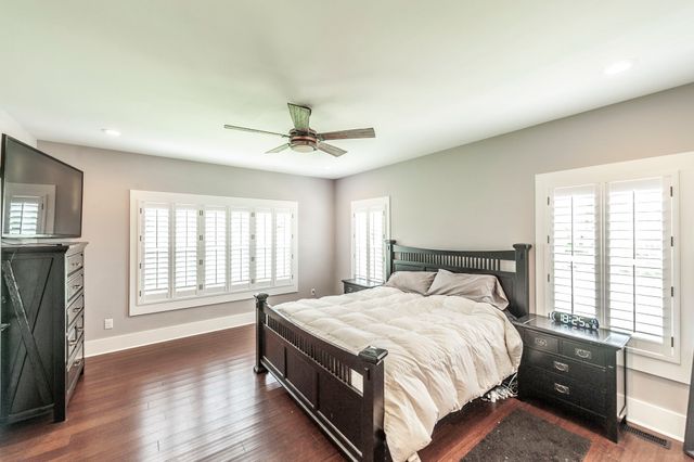 1629 Rock Bridge Rd, Bethpage, TN 37022