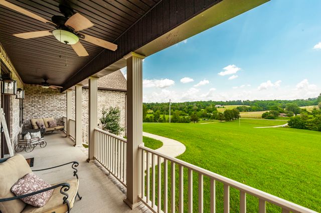 1629 Rock Bridge Rd, Bethpage, TN 37022