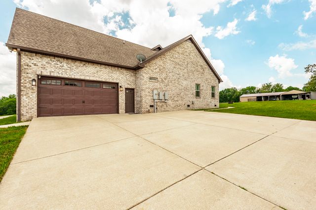 1629 Rock Bridge Rd, Bethpage, TN 37022