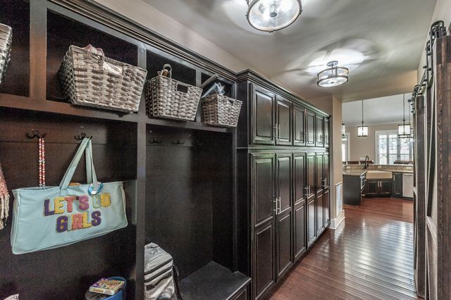 1629 Rock Bridge Rd, Bethpage, TN 37022