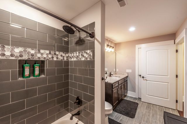 1629 Rock Bridge Rd, Bethpage, TN 37022