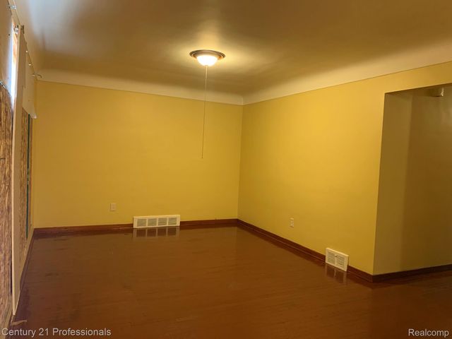 19662 Charest Street, Detroit, MI 48234