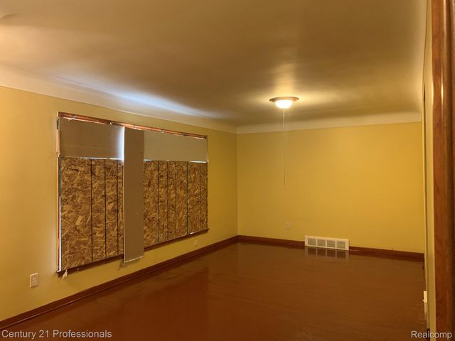 19662 Charest Street, Detroit, MI 48234