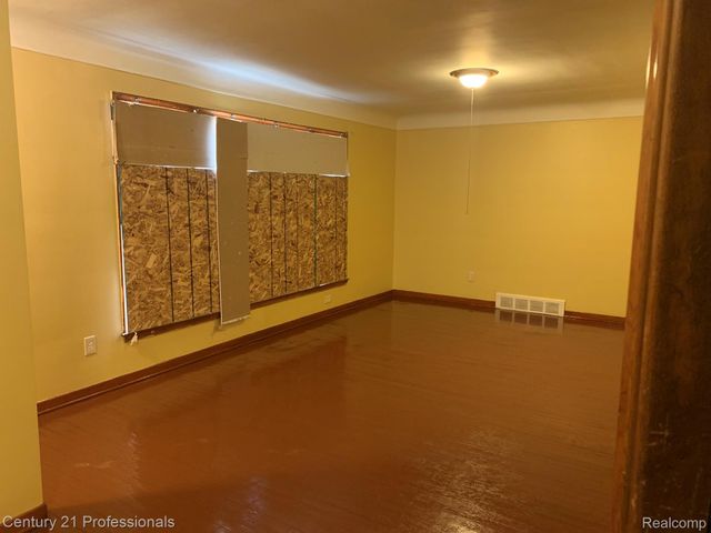 19662 Charest Street, Detroit, MI 48234