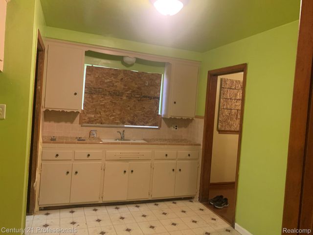 19662 Charest Street, Detroit, MI 48234