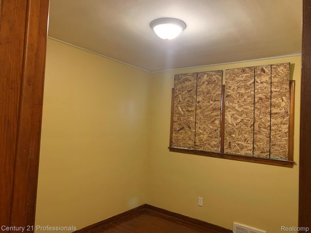 19662 Charest Street, Detroit, MI 48234