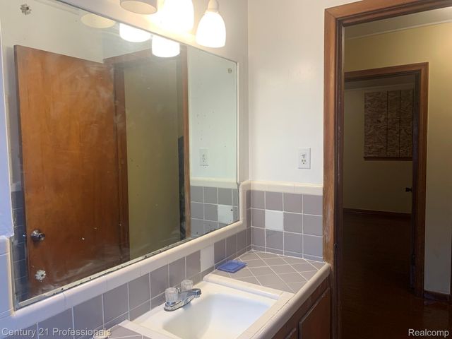 19662 Charest Street, Detroit, MI 48234