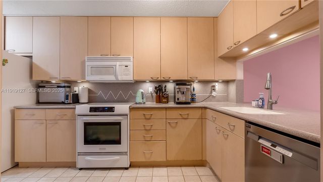 206 Washingtonia Ave, Lauderdale By The Sea, FL 33308