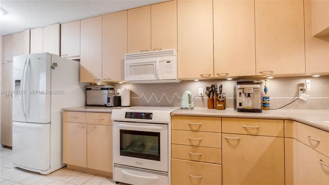 206 Washingtonia Ave, Lauderdale By The Sea, FL 33308