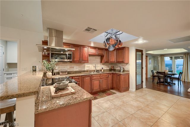 1027 Sidehill Way, Las Vegas, NV 89110