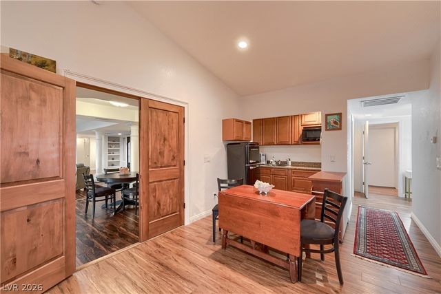 1027 Sidehill Way, Las Vegas, NV 89110