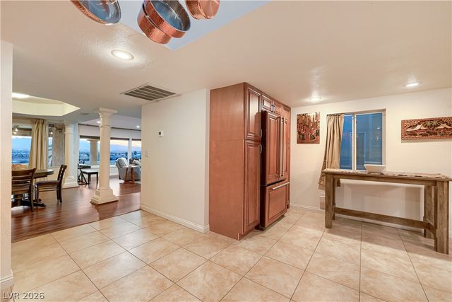 1027 Sidehill Way, Las Vegas, NV 89110