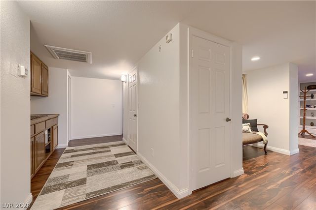 1027 Sidehill Way, Las Vegas, NV 89110