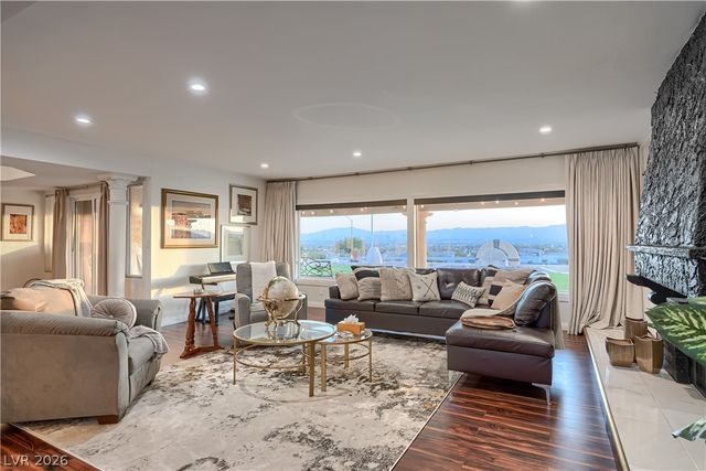1027 Sidehill Way, Las Vegas, NV 89110
