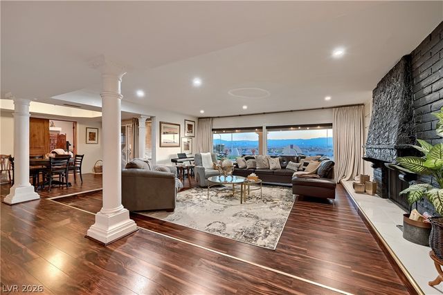 1027 Sidehill Way, Las Vegas, NV 89110