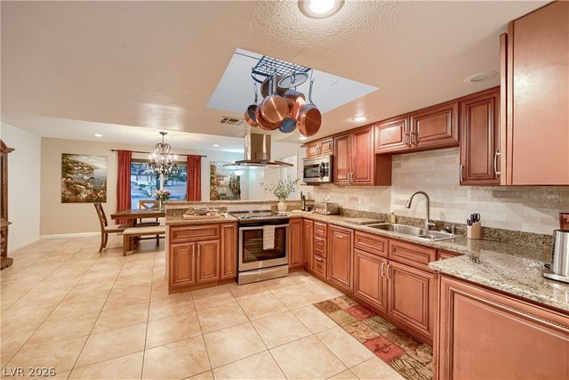 1027 Sidehill Way, Las Vegas, NV 89110