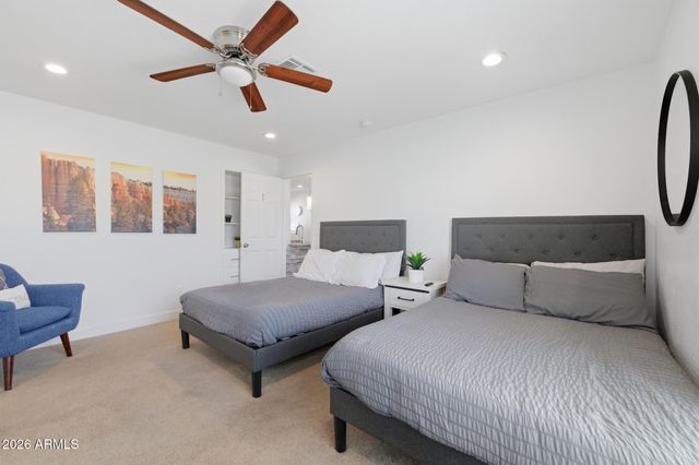 915 W LOUGHLIN Drive, Chandler, AZ 85225