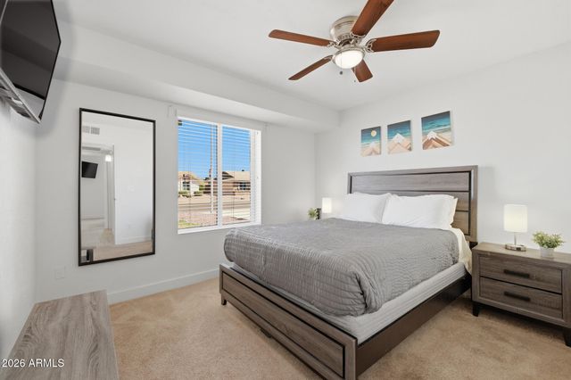 915 W LOUGHLIN Drive, Chandler, AZ 85225