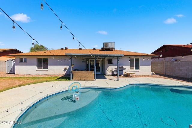 915 W LOUGHLIN Drive, Chandler, AZ 85225