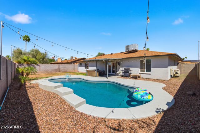 915 W LOUGHLIN Drive, Chandler, AZ 85225