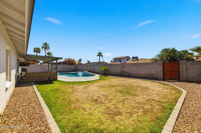 915 W LOUGHLIN Drive, Chandler, AZ 85225