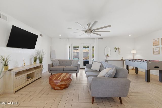 915 W LOUGHLIN Drive, Chandler, AZ 85225