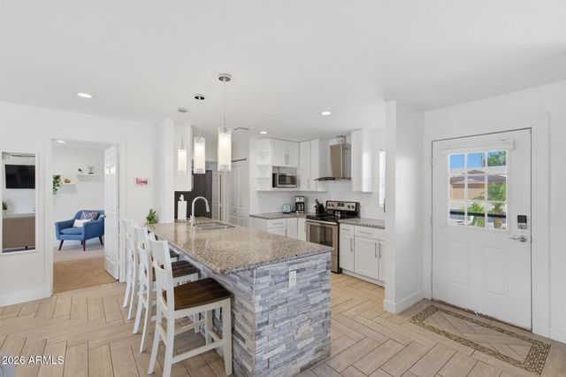 915 W LOUGHLIN Drive, Chandler, AZ 85225