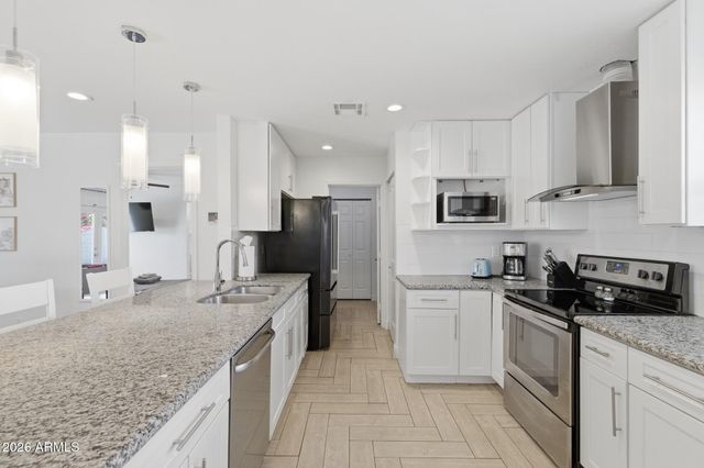 915 W LOUGHLIN Drive, Chandler, AZ 85225