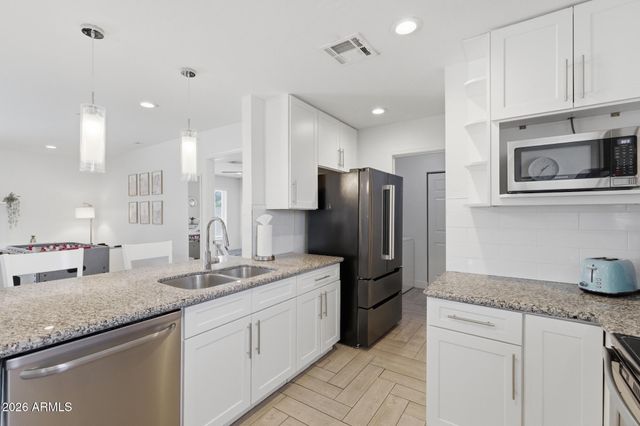 915 W LOUGHLIN Drive, Chandler, AZ 85225