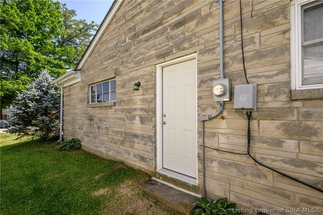 550 Kay Avenue, Sellersburg, IN 47172