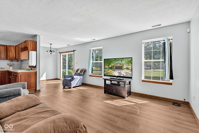 6723 Wimbledon Drive, Zionsville, IN 46077