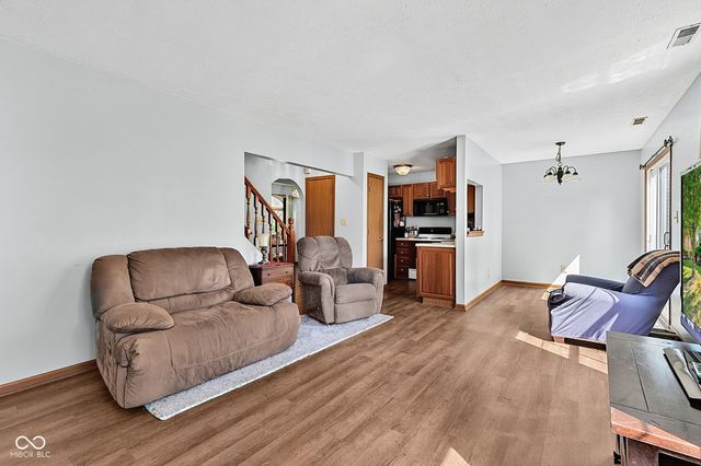 6723 Wimbledon Drive, Zionsville, IN 46077