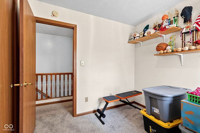 6723 Wimbledon Drive, Zionsville, IN 46077
