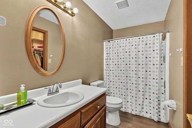 6723 Wimbledon Drive, Zionsville, IN 46077
