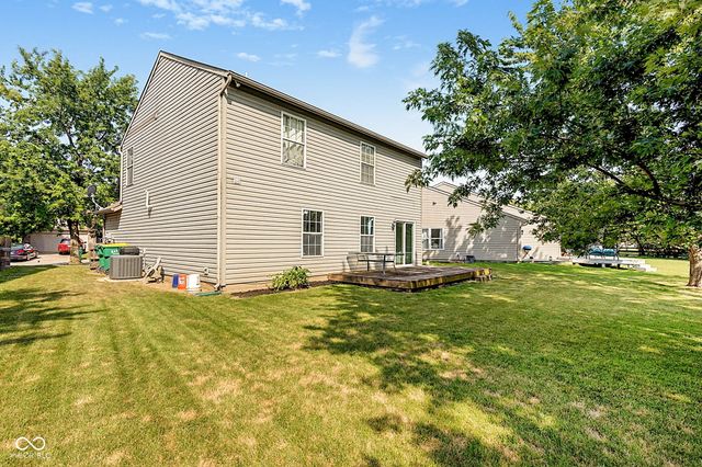 6723 Wimbledon Drive, Zionsville, IN 46077